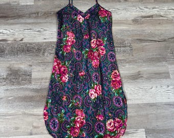 Robe imprimée cachemire florale vintage Adonna pourpre rose bohème des années 90 Maxi Fairycore S