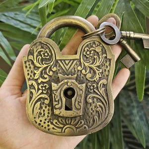 13,5 cm (13,5 cm) SCHLOSS - Handgefertigte Beschläge für Tore, Vintage-Türen und Möbelschlösser, handgefertigte Schließbeschläge im rustikalen Stil