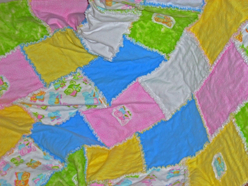 Child/'s Rag Quilt in Pastels with Elephants