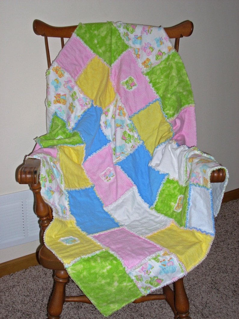 Child/'s Rag Quilt in Pastels with Elephants