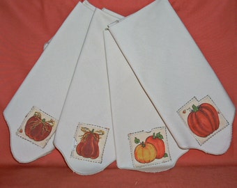 FALL TABLE LINENS/Thanksgiving Table Napkins/Pumpkins/Fabric Applique/Set of 4 Napkins/Fall Table Decor/15 Inch Square Napkin/Cotton Blend