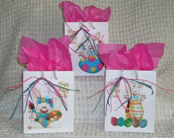 EASTER GIFT BAGS/Paper Gift Bags/Fabric Applique/Set of 3 Bags/Bags with Handles/Bags with Tissue/Gift Wrapping/Raffia Bows/ White Gift Bag