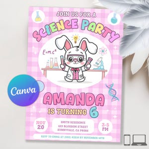 Può includere: Un invito a quadretti rosa e bianchi per una festa a tema scientifico con un coniglio dei cartoni animati in camice da laboratorio che tiene provette. Il testo include JOIN US FOR A SCIENCE PARTY, AMANDA IS TURNING 6, data e luogo.