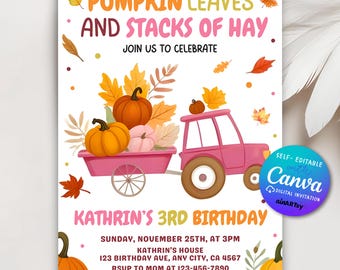 Puede incluir: Una invitación de cumpleaños digital con un tractor rosa tirando de un vagón lleno de calabazas naranjas y rosas y hojas de otoño. El texto dice PUMPKIN LEAVES AND STACKS OF HAY, JOIN US TO CELEBRATE, KATHRIN'S 3RD BIRTHDAY y detalles del evento.