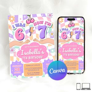 以下が含まれることがあります： レトロなデザインの誕生日招待状。「I was 6, now I'm 7」と「Isabella」の名前と「7th Birthday」が書かれています。デザインには、さくらんぼ、花、チェック柄の背景が含まれています。スマートフォンにも同じデザインが表示されています。
