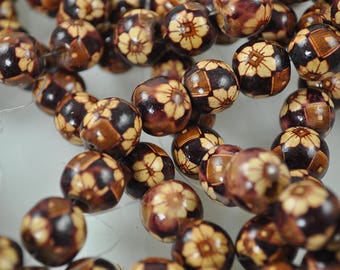 33 Flowered Wood Beads