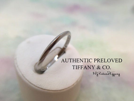 Excellent Authentic Preloved Tiffany & Co. 2mm Vintage Knife Edge