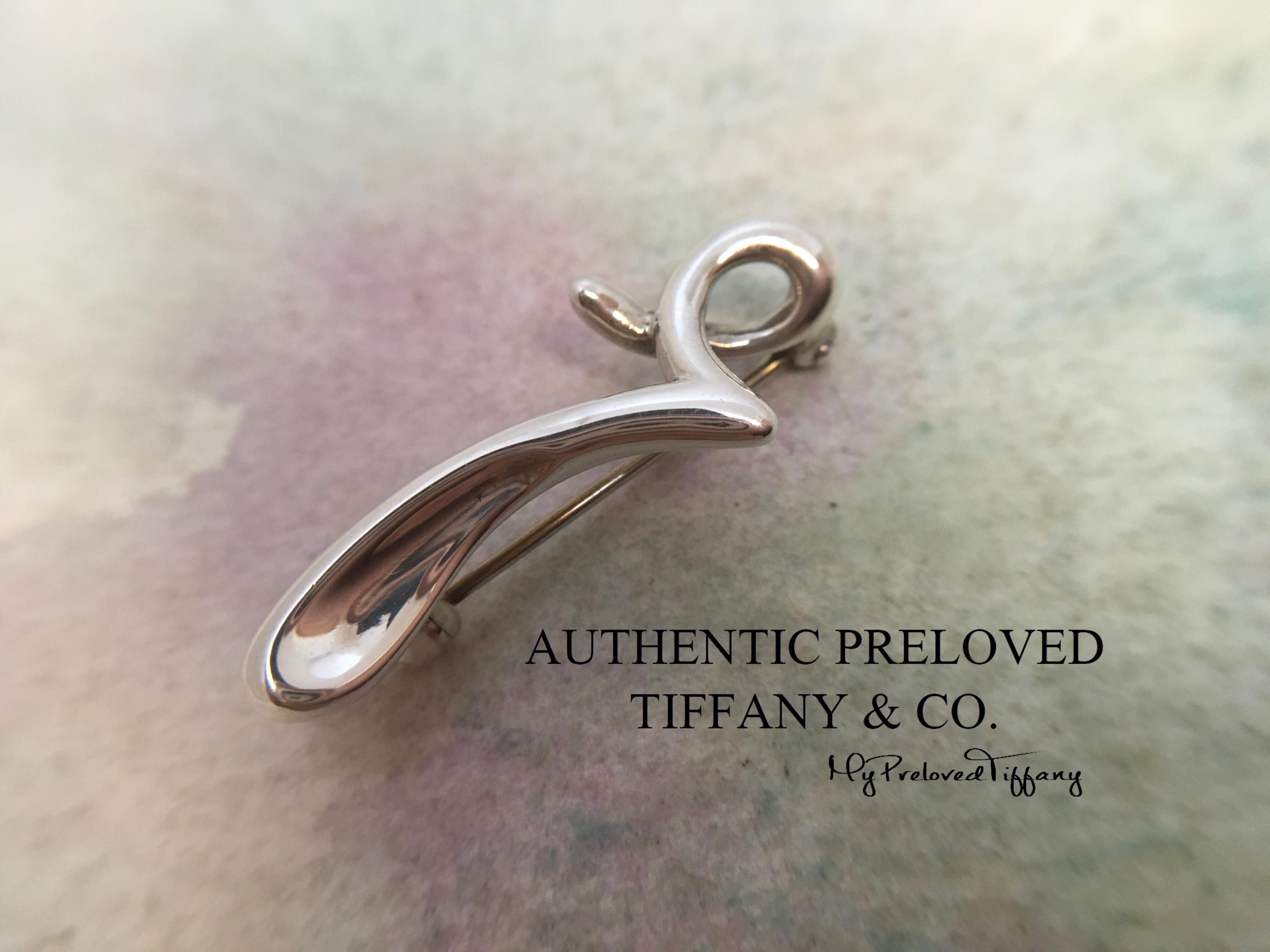 Tiffany & Co. PERETTI シルバーブローチ　「r」 Tiffany & Co. PERETTI シルバーブローチ 「r」 - メルカリ
