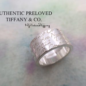 以下が含まれることがあります： 「Tiffany & Co. New York 10022」と刻まれた、銀製のティファニー＆コーのリングです。
