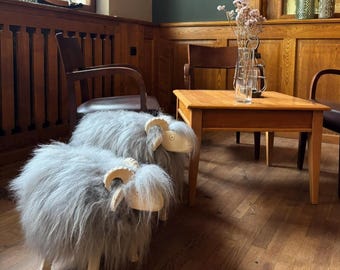 Sheepskin stool, children's stool, Icelandic sheepskin decoration, chalet/cabin decoration, living room/children's room, hand-carved, various sizes, light grey