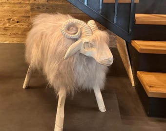 Large sheepskin stool, handmade, spruce wood, Icelandic sheepskin, decoration, chalet, cabin decor, living room, entryway, Christmas gift, beige