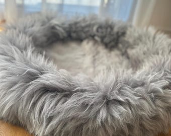 XL dog bed dog basket sleeping place handmade 100% sheepskin light grey gift PET GIFT sheepskin 70 cm unique piece cooling in summer