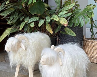 Cute sheep stools, ram design, set of 2, sizes S+M (small+medium), animal stools, hand-carved wood, Icelandic sheepskin, hut, living room, children's room, white