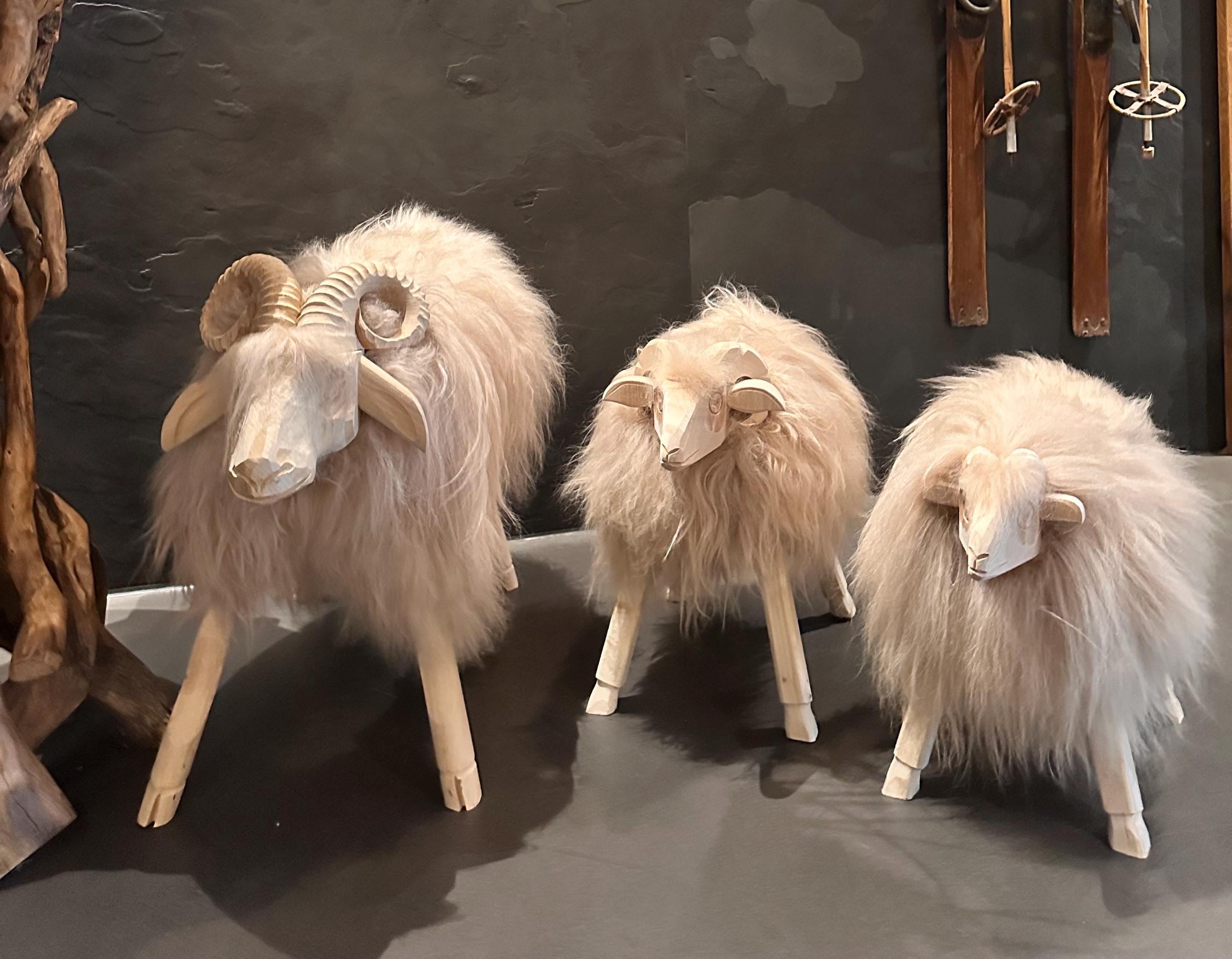 陶器製動物彫刻スツール