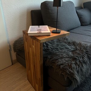 Tavolino laterale in legno personalizzabile | Tavolino laterale a forma di C | Tavolino da caffè | Comodino rustico | Tavolo da soggiorno | Tavolo per notebook | Regalo