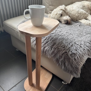 Wooden C-shaped side table | Handcrafted oak coffee and night table | Modern design, customizable, durable, living room