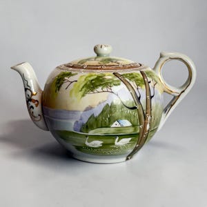 Antike Nippon Teekanne Handbemalt Schwanensee - Moriage Gold vergoldet - Torii Gate Mark - Malerisches japanisches Porzellan des 19