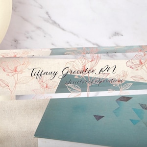 Personalisierte Acryl Name Schreibtischplatte, benutzerdefinierte Namen Schild für Büro Dekor, Blumen Schreibtisch Plaque, Geschenk für Abschlussfeier, Werbung, neuen Job, Chef
