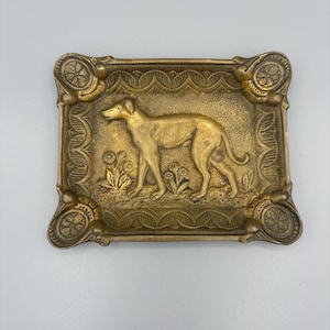 Placa de parede de latão antiga | Bandeja para cães de caça em relevo | Prato para bugigangas de latão vintage