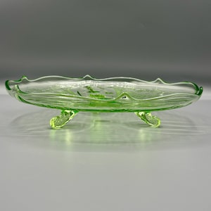 Vintage Uranglas Servierplatte | Geätzte Depression Glasfußplatte