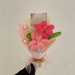 Häkeln Sie rosa Tulpen-Blumenstrauß, Strickblumen, häkeln Sie rosa Blume, häkeln Sie buntes Tulpen-Blumenstrauß, fertiger gehäkelter Blumenstrauß, Geschenk