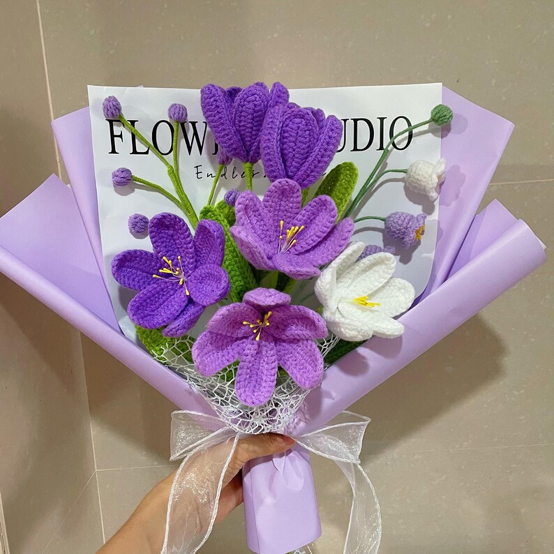 Bouquet di tulipani blu all'uncinetto, bouquet di tulipani viola, rosa, arancioni e rossi, regali di anniversario, compleanno e congratulazioni per Purple Bouquet