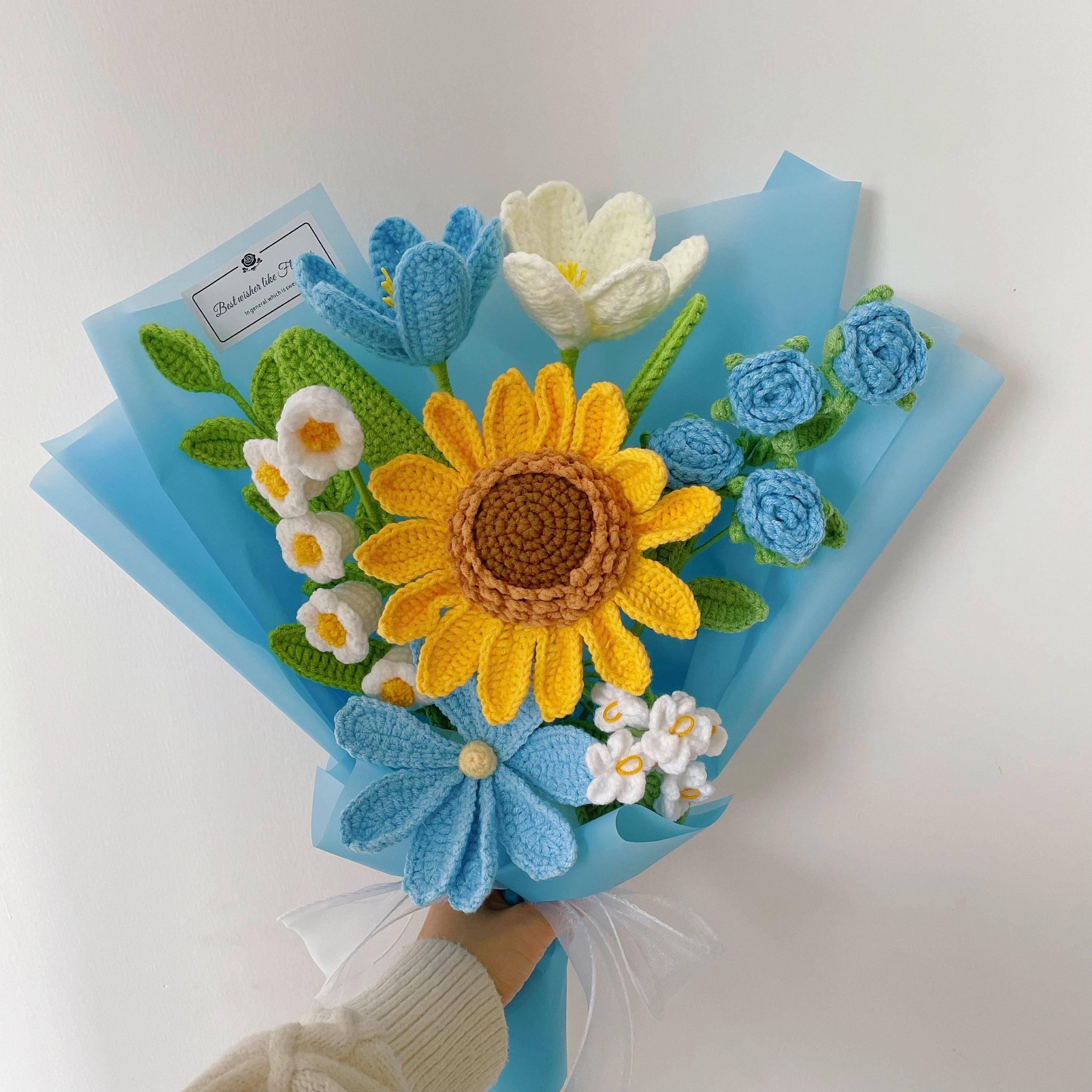 かぎ針編みのひまわりブーケ（花瓶入り）、チューリップ、ユリ、バラの
