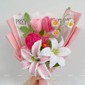 かぎ針編みのユリの花束、ニットチューリップローズの花束、誕生日、記念日、お祝い、バレンタインデーのギフト、彼女、妻、お母さんへの贈り物