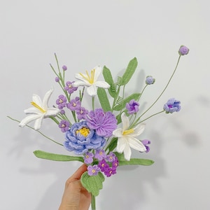 鮮やかな色合いのハンドメイドブーケ。お手入れも簡単。誕生日や記念日