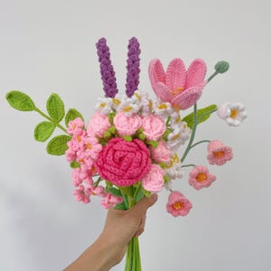 Häkeln Sie rosa Rosenblumenstrauß, Strickblumen, häkeln Sie Tulpenrose-Sonnenblumenlilienblume, fertigen Sie gehäkelten Blumenstrauß, Geschenk für Sie