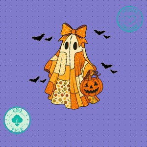 Pode incluir: Ilustração de Halloween de um fantasma segurando uma lanterna de abóbora. O fantasma é em estilo patchwork, com painéis laranja e amarelo, um grande laço e detalhes costurados. Morcegos pretos voam ao redor do fantasma em um fundo roxo pontilhado.