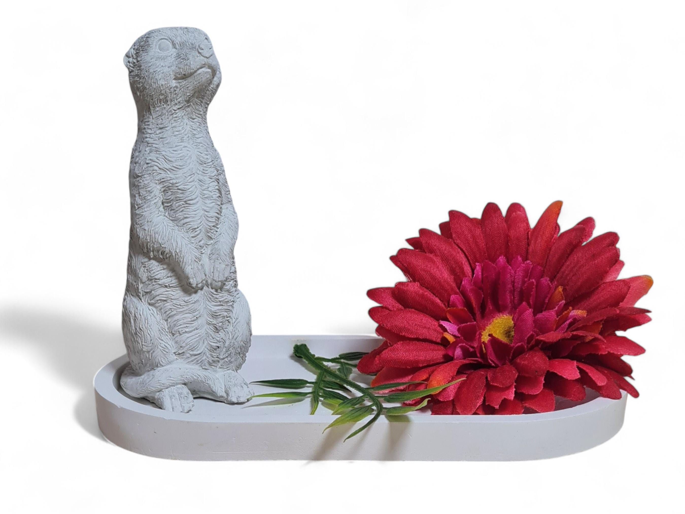 Meerkat figure made of flowing concrete in black or white – handmade and perfect decoration for indoor and outdoor use