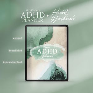 Könnte beinhalten: Ein digitaler Planer für Menschen mit ADHS, mit einem grün-beigen Aquarellhintergrund. Der Text "ALL-IN-ONE ADHD PLANNER + Habit Workbook" befindet sich oben im Bild. Der Text "undated, hyperlinked, instant download" befindet sich auf der linken Seite des Bildes. Der Text "ADHD Planner" befindet sich in der Mitte des Bildes.
