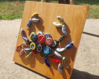 ボトルキャップのカニアート、アップサイクルされたビール愛好家へのギフト、バーの装飾