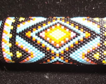 Funda para encendedor YUMA hecha a mano con cuentas