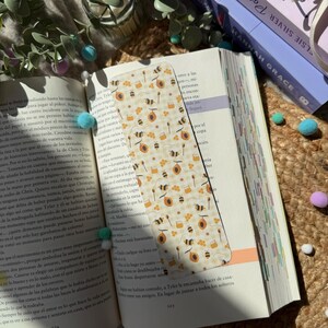 Springtime bookmark with bees and honey / Sweet and feminine bookmark / Springtime bookmark / Flirty bookmark / Gift for readers