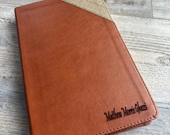 Personalisierte NIV Brown Leathersoft dünne Bibel, Geschenk für Männer mit Gravur