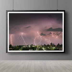 Gewittersturm Fotografie: Nachtstadtbild Wandkunst (Digitaler Download)