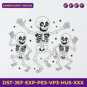 Op de afbeelding: Een borduurontwerp met drie dansende skeletten in zwart en wit, omringd door kleine ruitvormen. Het ontwerp bevat de tekst "EMBROIDERY DESIGN" en maatopties van 10 cm, 13 cm, 15 cm en 18 cm.