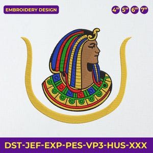 Könnte beinhalten: Gesticktes Design mit dem Profil eines ägyptischen Pharaos, verziert mit einem farbenfrohen Kopfschmuck und Kragen, umrahmt von einem goldenen Bogen. Erhältlich in den Größen 10 cm, 13 cm, 15 cm und 18 cm. Der Text "EMBROIDERY DESIGN" steht oben.