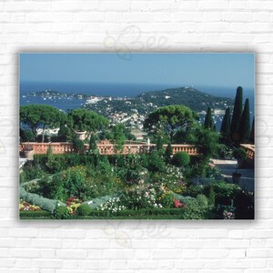 Stampa/Poster Slim Aarons Safra Estate - Vista sul giardino a La Leopolda, casa di Edmond e Lily Safra, Villefranche-sur-Mer, Francia