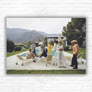 Stampa/poster sociale a bordo piscina di Slim Aarons
