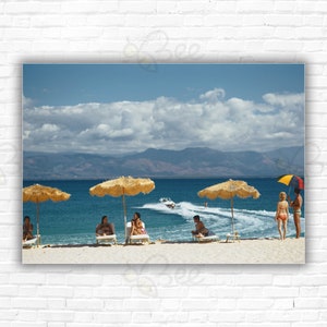 Slim Aarons Private Island Philippines Stampa/Poster - Gli ospiti si rilassano sull'isola privata di proprietà del presidente della Philippine Airlines Benigno Toda Jr