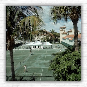Stampa/manifesto dello Slim Aarons Everglades Tennis Club: l'Everglades Tennis Club di Palm Beach, Florida, 1968.
