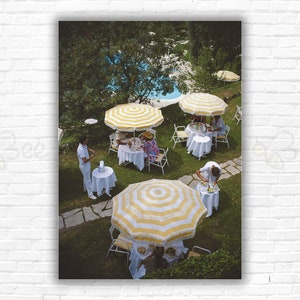 Slim Aarons Chateau Saint-Martin Impressão/Pôster - Almoço ao ar livre na piscina do hotel Chateau Saint-Martin, Vence, Cote d'Azur, França