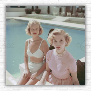 Slim Aarons Connelly e Guest Print/Poster - La socialite americana Cee Zee è ospite con Joanne Connelly a Palm Beach, Florida