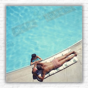 Schmales Lake Tahoe Paar am Pool - Paar am Pool in der Cal Neva Lake Tahoe Lake Tahoe Lake Tahoe USA