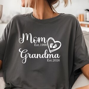 Chemise personnalisée pour maman et grand-mère, chemise personnalisée Mom Est Grandma Est, chemise anniversaire grand-mère Comfort Colors®, chemise faire-part de grossesse