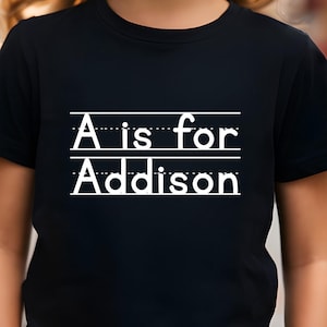 Camiseta con letra personalizada para nombre, camiseta con inicial personalizada para adultos o niños, bonito regalo para mamá, papá o peques, camiseta para la vuelta al cole para niños.