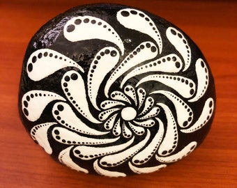 Dot Art Satori Stone, Dripping Flower Mandala Rock, Paperweight Decor
